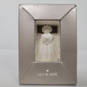 Margaret Furlong Ornament Lily of Hope in box NO Stand 2001  3" Tall Bisque